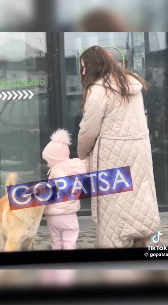 Могилевська засвітилась на прогулянці з дитиною. Малюк називав її мамою